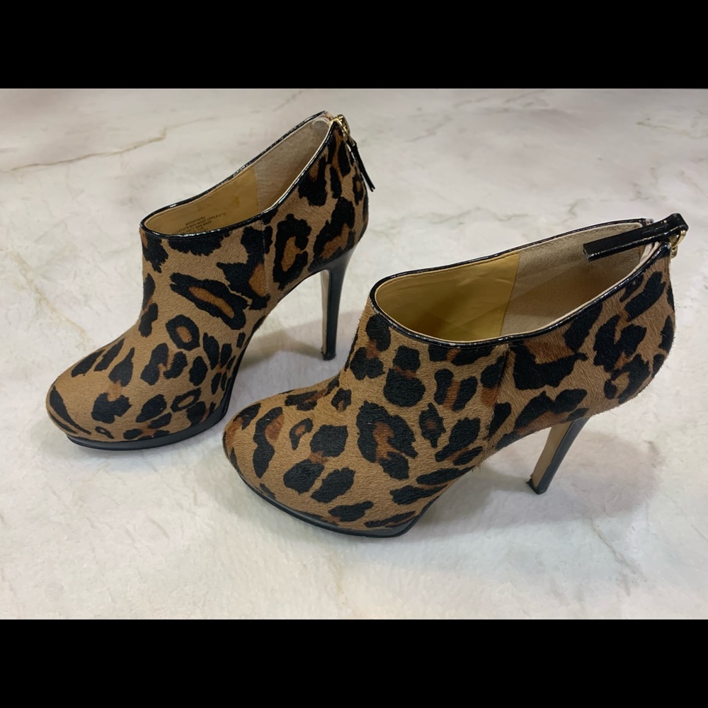Nine West Haywire Leopard booties size 5.5